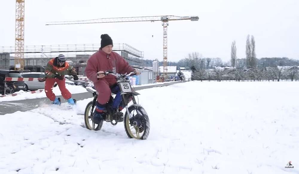 Mit etwas Kreativität kann man auch im Winter jede Menge Spass mit dem Mofa haben Mit etwas Kreativität kann man auch im Winter jede Menge Spass mit dem Mofa haben