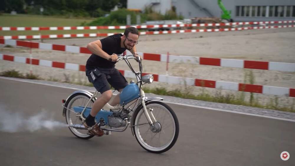 Bei einer Probefahrt kann man sich einen guten Eindruck vom Töffli machen Bei einer Probefahrt kann man sich einen guten Eindruck vom Töffli machen