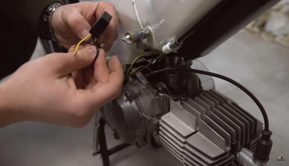 Der Einbau eines Spannungsreglers ist denkbar einfach Der Einbau eines Spannungsreglers ist denkbar einfach