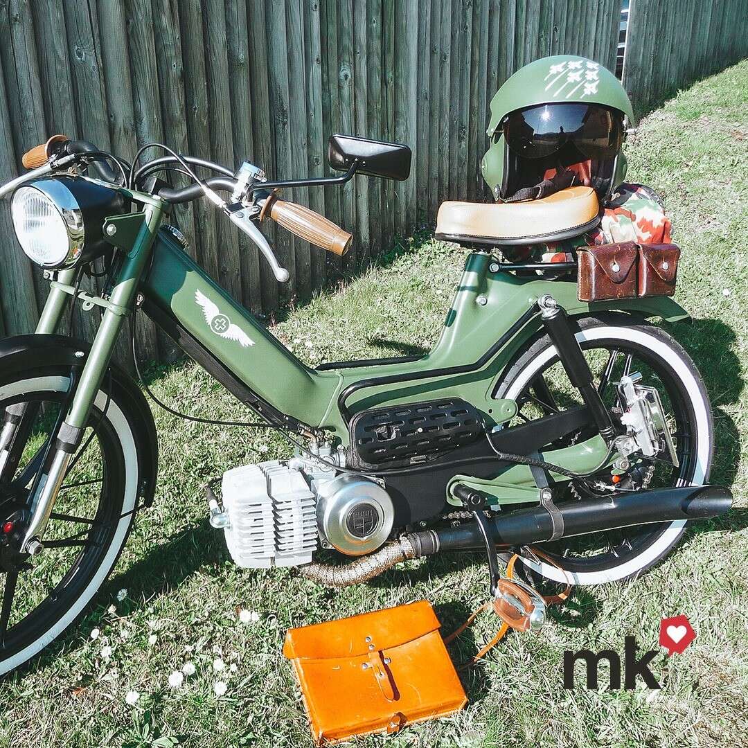 Puch Maxi S von Res - mit Töfflihelm Puch Maxi S von Res - mit Töfflihelm