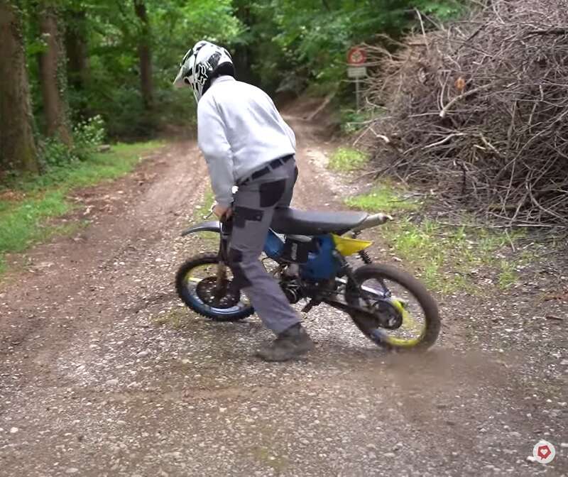 Schmutz an den Töffli-Felgen lässt sich nicht vermeiden Schmutz an den Töffli-Felgen lässt sich nicht vermeiden