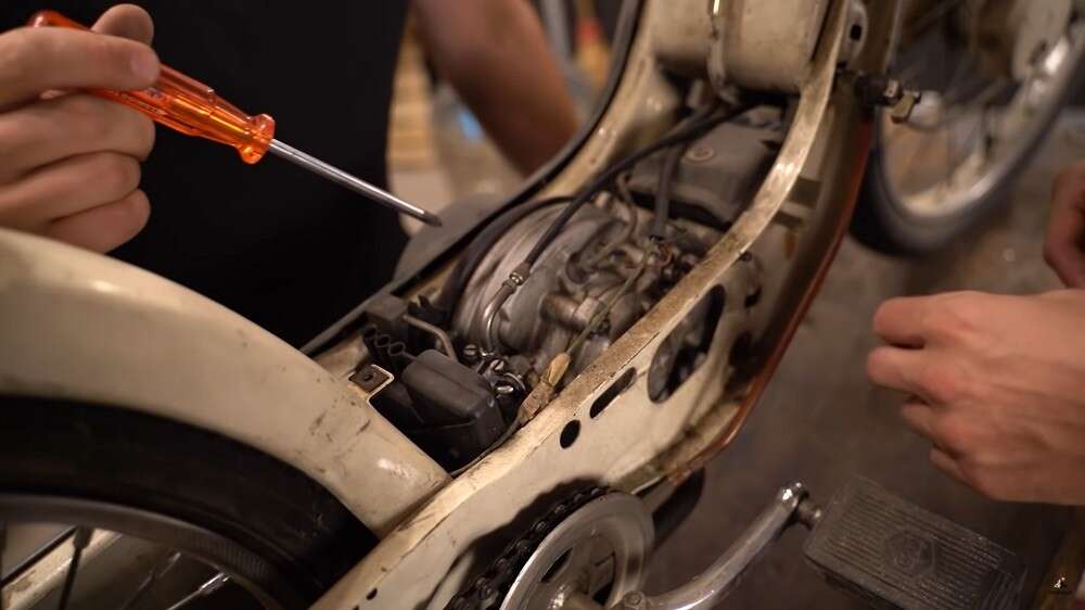 Sind Rahmen und Motor in Ordnung, ist eine gute Basis für weitere Arbeiten vorhanden Sind Rahmen und Motor in Ordnung, ist eine gute Basis für weitere Arbeiten vorhanden