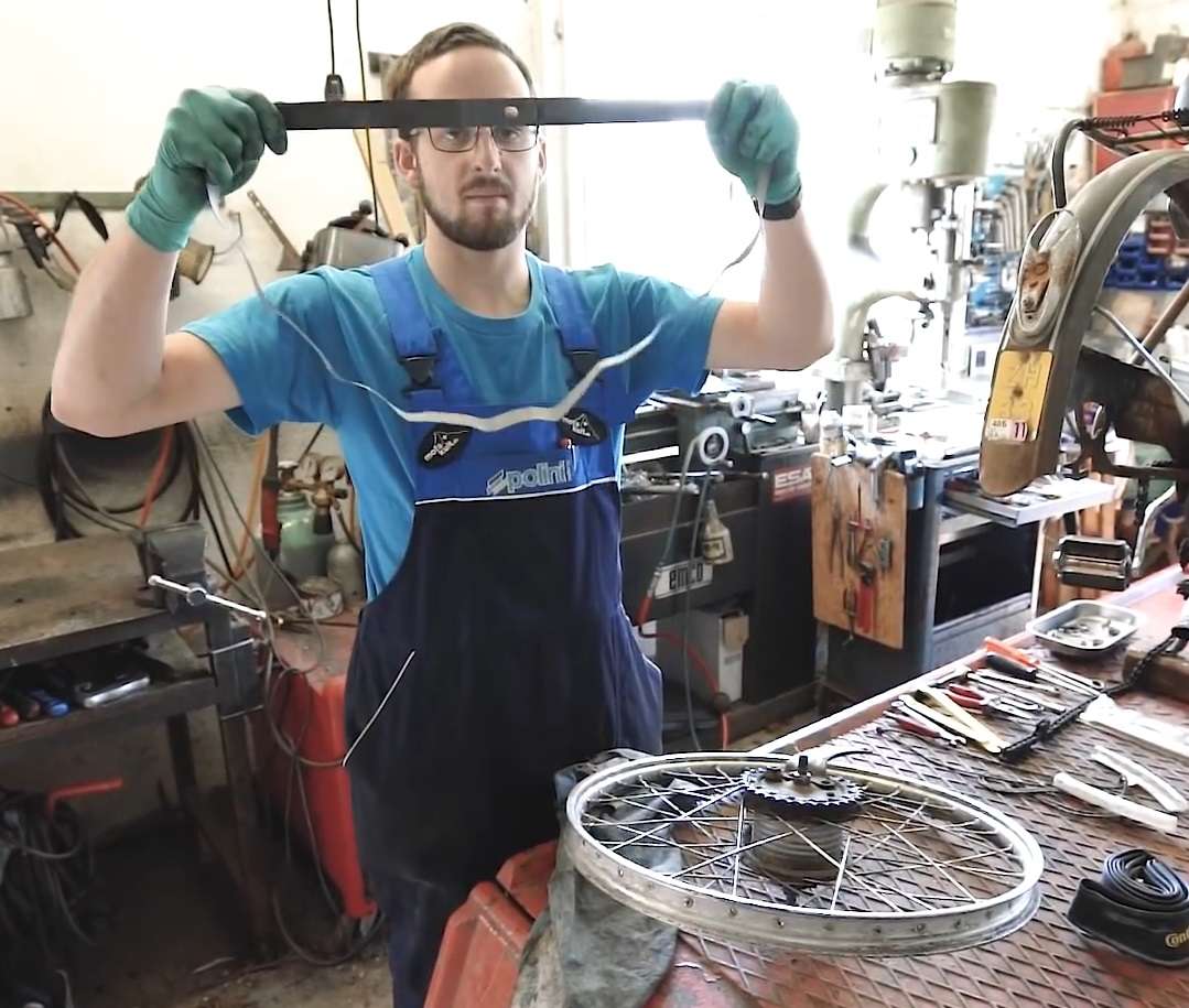 Der Wechsel des Felgenbandes ist auch ab und zu notwendig Der Wechsel des Felgenbandes ist auch ab und zu notwendig