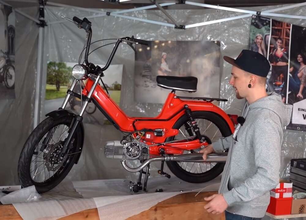 Auspufftopf mit Krümmer - in der Regel lassen sich diese beiden Komponenten trennen Auspufftopf mit Krümmer - in der Regel lassen sich diese beiden Komponenten trennen