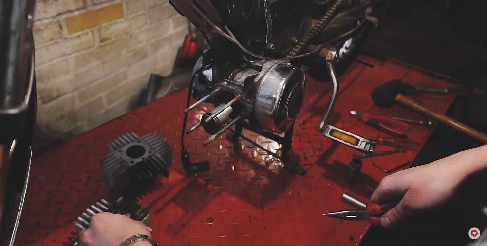 Zweitaktmotoren bieten geringes Gewicht, Effizienz und Robustheit Zweitaktmotoren bieten geringes Gewicht, Effizienz und Robustheit