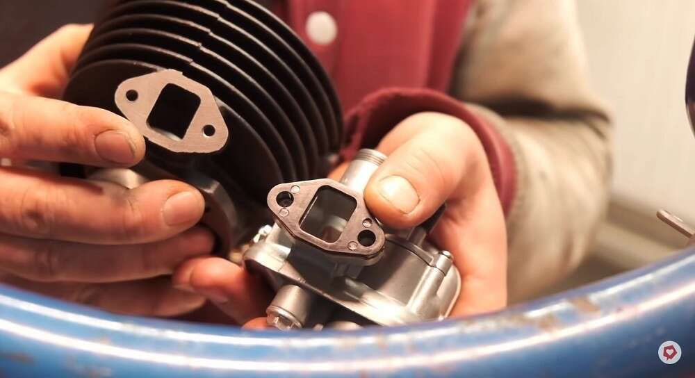 Vergaser-Zylinder-Auslass-2 Vergaser-Zylinder-Auslass-2