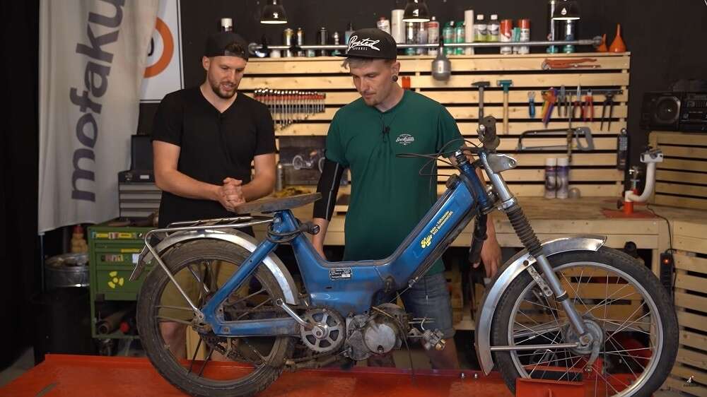 Aus dieser Puch Maxi kann man wieder ein Traum-Mofa zaubern Aus dieser Puch Maxi kann man wieder ein Traum-Mofa zaubern