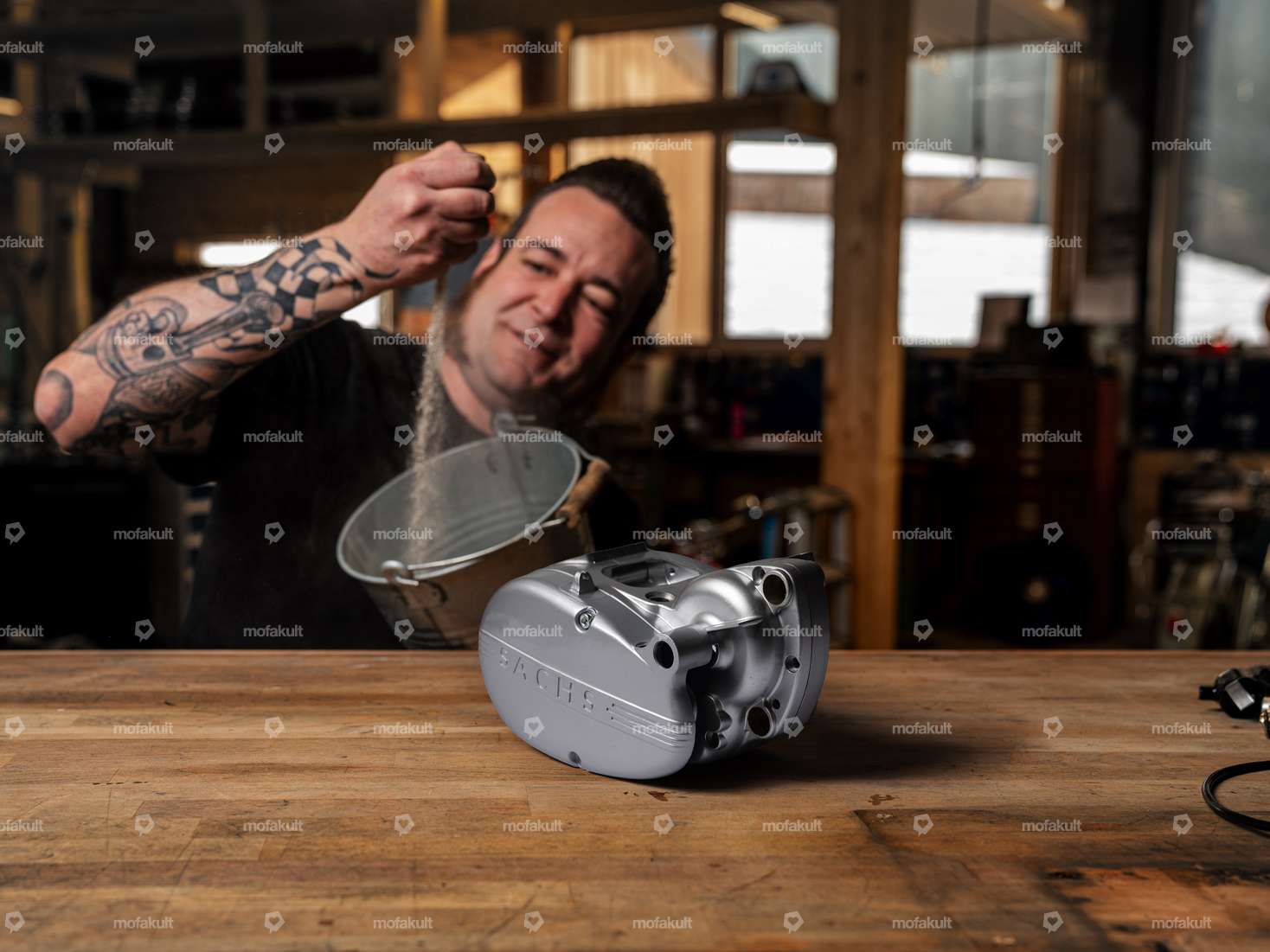 Siggnature Motorgehäuse Glasperlstrahlen & Einbrennlackieren Carousel Image 1