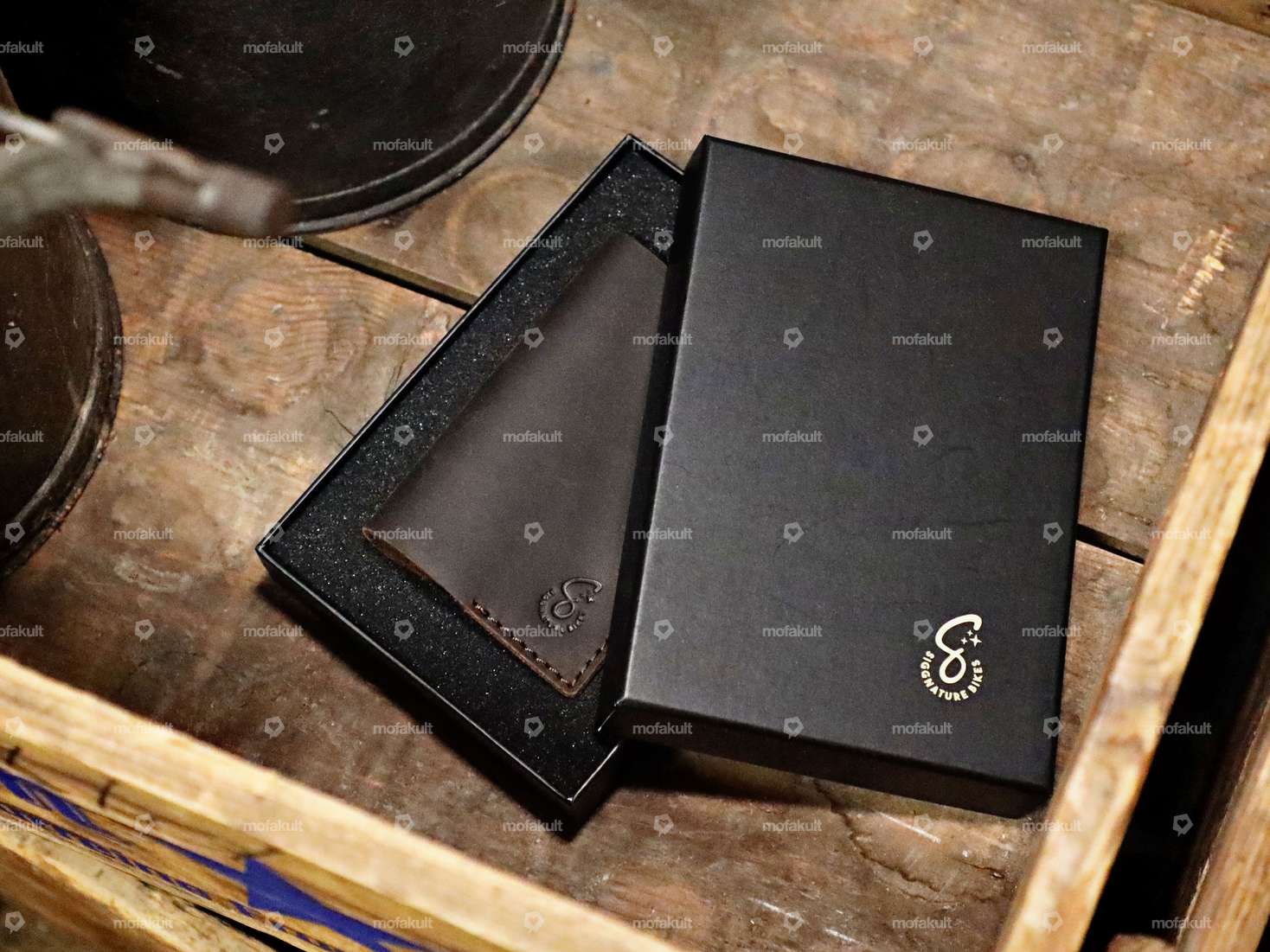 Siggnature Copri carte d'identità in pelle marrone Carousel Image 3