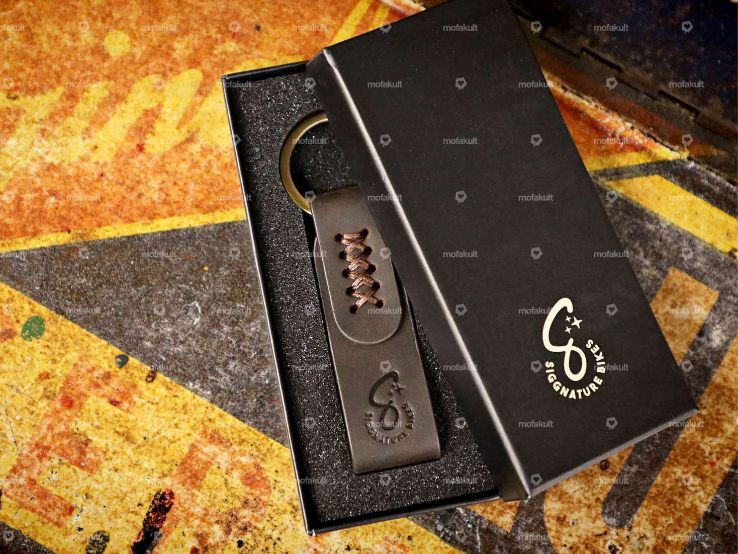 Portachiavi Siggnature in pelle marrone Carousel Image 2