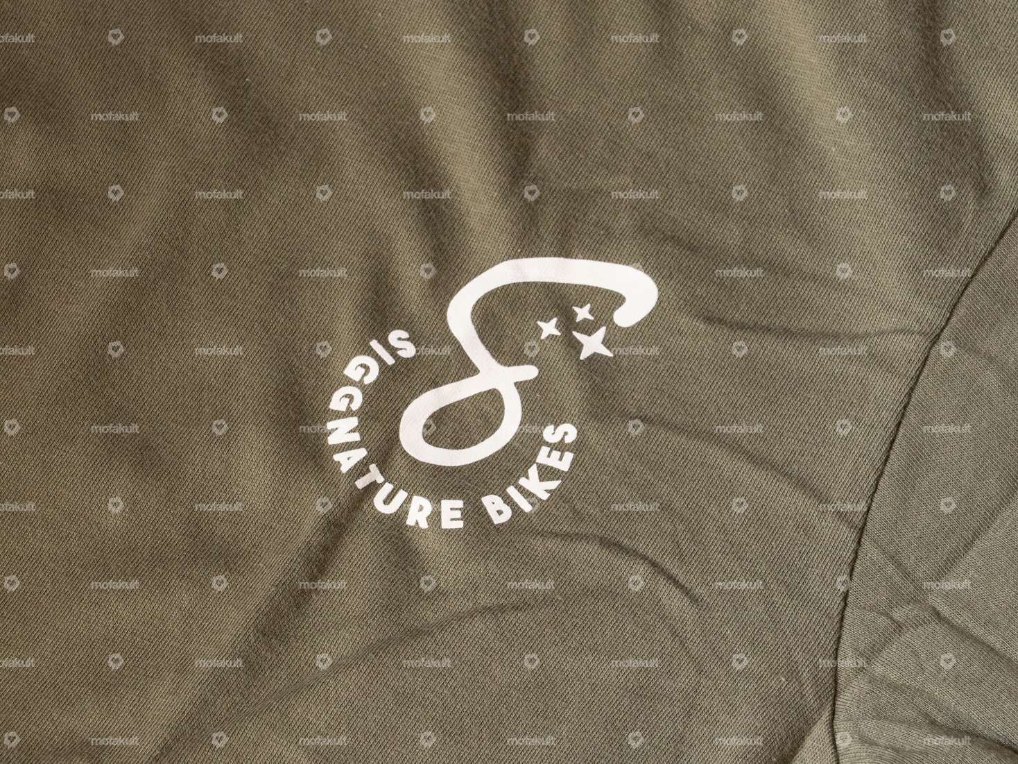 Maglietta Siggnature "BASIGG" (XS - 2XL) oliva Carousel Image 4