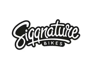 Adesivo Siggnature "Siggnature Bikes" 120 x 50 mm nero Adesivo Siggnature "Siggnature Bikes" 120 x 50 mm nero
