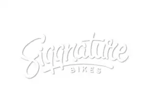 Adesivo Siggnature "Siggnature Bikes" trama foil 120 x 50 mm bianco Adesivo Siggnature "Siggnature Bikes" trama foil 120 x 50 mm bianco