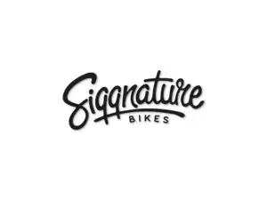 Adesivo Siggnature "Siggnature Bikes" in lamina 70 x 30 mm nero Adesivo Siggnature "Siggnature Bikes" in lamina 70 x 30 mm nero