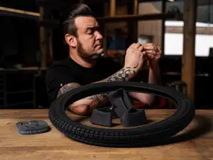 Siggnature Schlauch- und Reifenwechsel 19" Speichenrad Siggnature Schlauch- und Reifenwechsel 19" Speichenrad