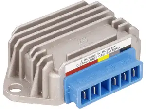 Regolatore di tensione Piaggio a 5 connessioni | Vespa P, PX, PK Regolatore di tensione Piaggio a 5 connessioni | Vespa P, PX, PK
